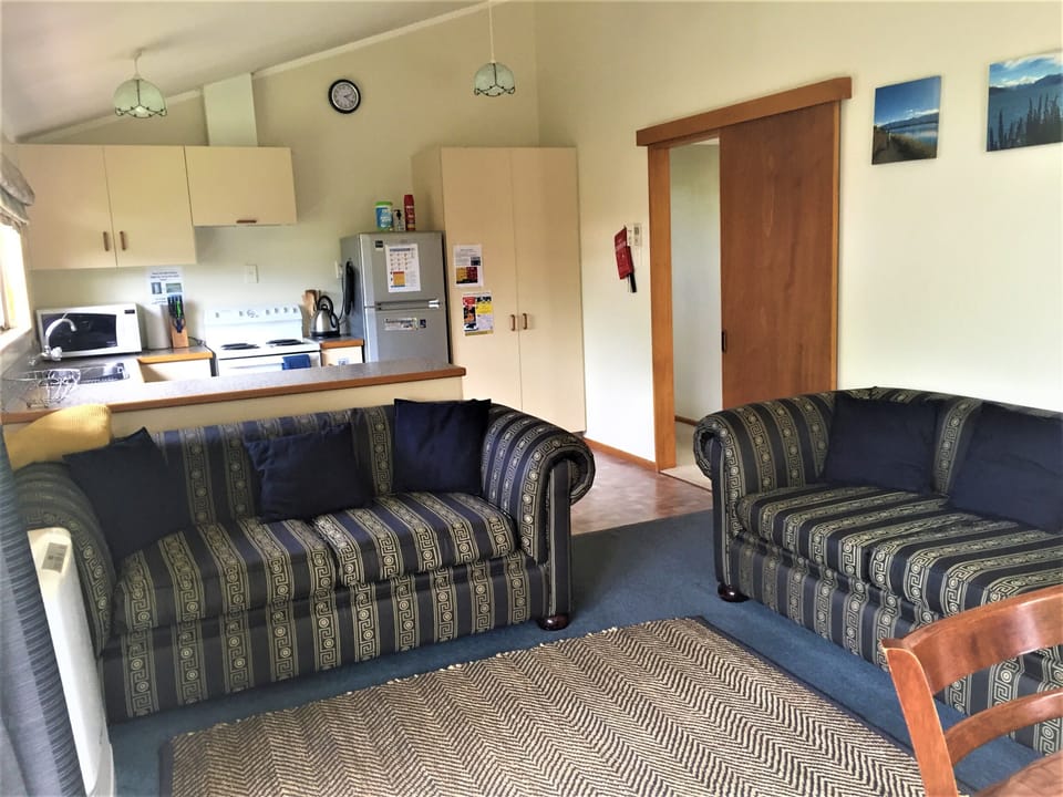 Open plan lounge and kitchen 