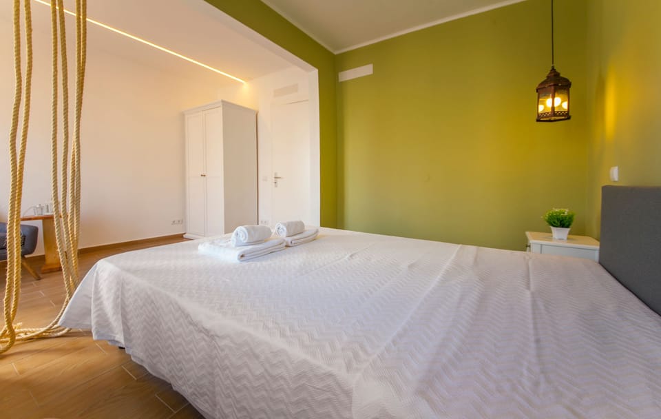 Apartment (1 Bedroom) | 1 bedroom, iron/ironing board, cribs (surcharge), bed sheets