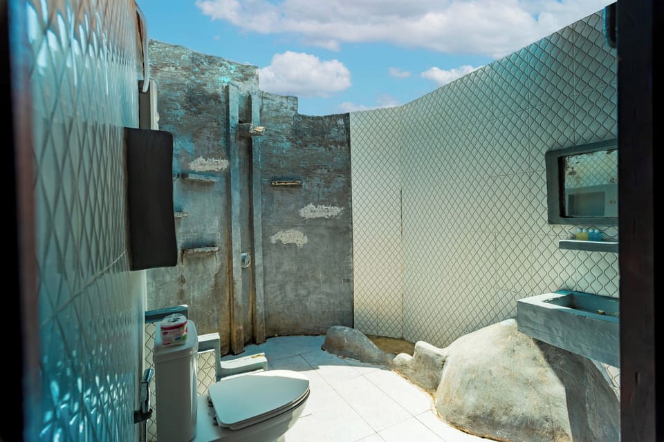 Good sea view bungalow | Bathroom | Shower, free toiletries, hair dryer, towels