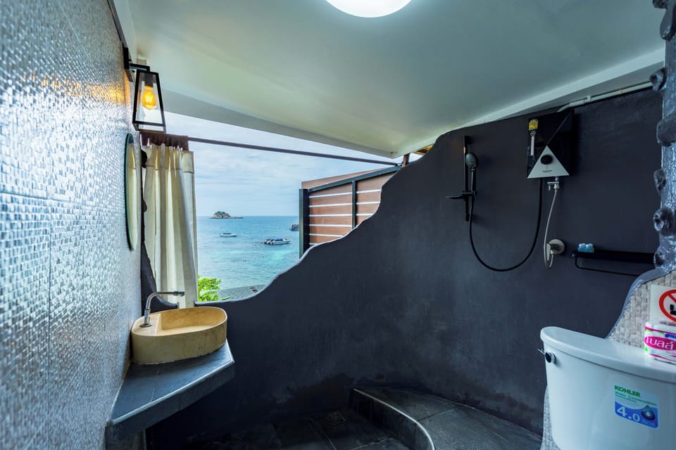Sea View Bungalow | Bathroom | Shower, free toiletries, hair dryer, towels