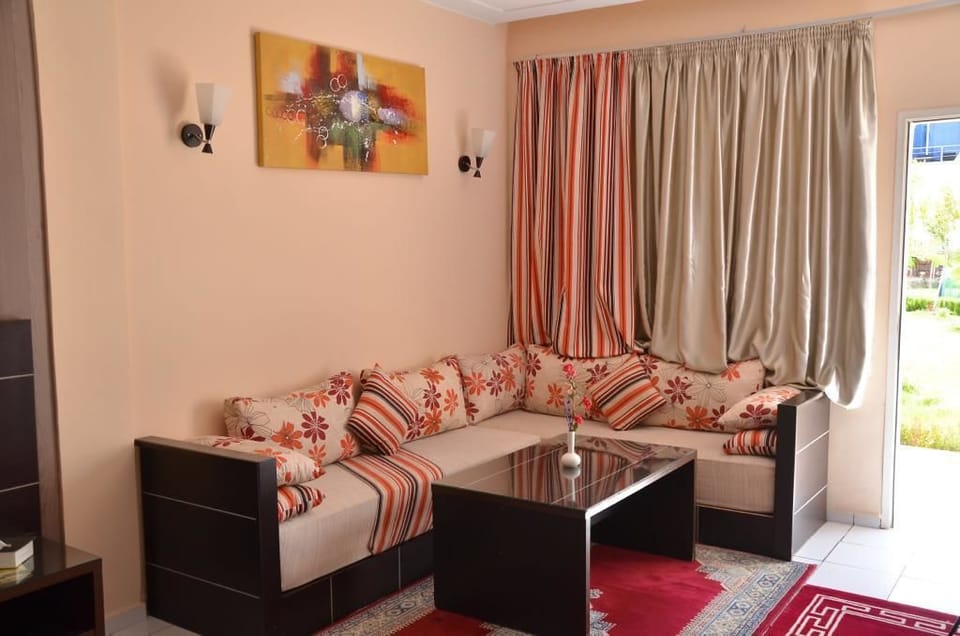 Senior Room, Pool View | Living area | 32-inch flat-screen TV with satellite channels