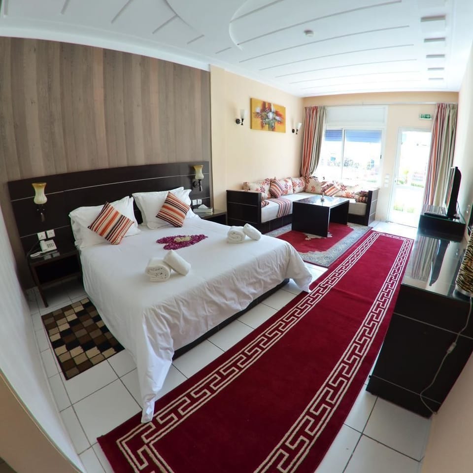 Senior Room, Pool View | Premium bedding, laptop workspace, blackout drapes, cribs (free)