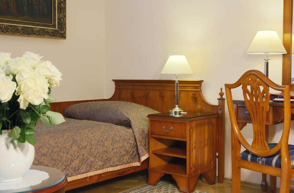 Standard Single Room | In-room safe, desk, blackout drapes, soundproofing
