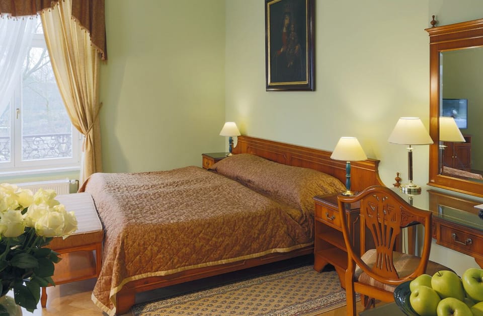 Comfort Double Room | In-room safe, desk, blackout drapes, soundproofing