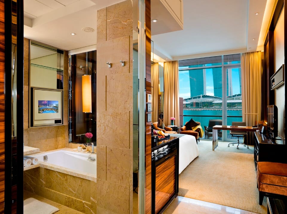 Premier Bay View Room | Egyptian cotton sheets, premium bedding, minibar, in-room safe