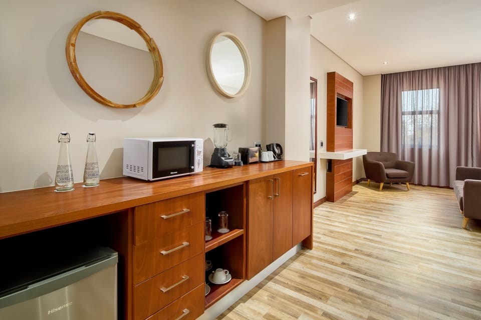1 bedroom, in-room safe, desk, laptop workspace