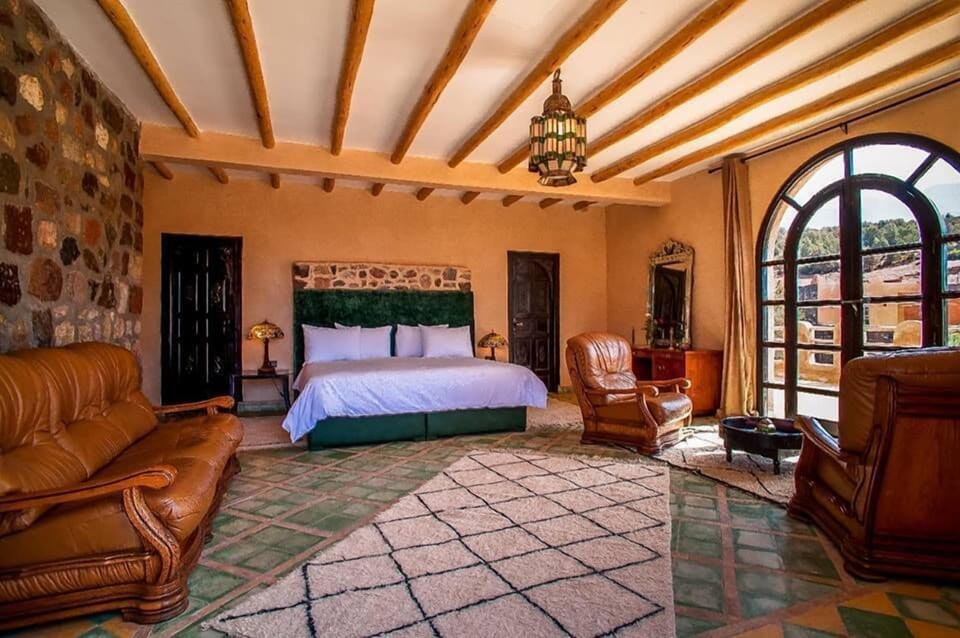 Deluxe Suite, Pool View | Individually decorated, individually furnished, blackout drapes