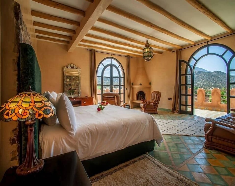 Deluxe Suite, Pool View | Individually decorated, individually furnished, blackout drapes