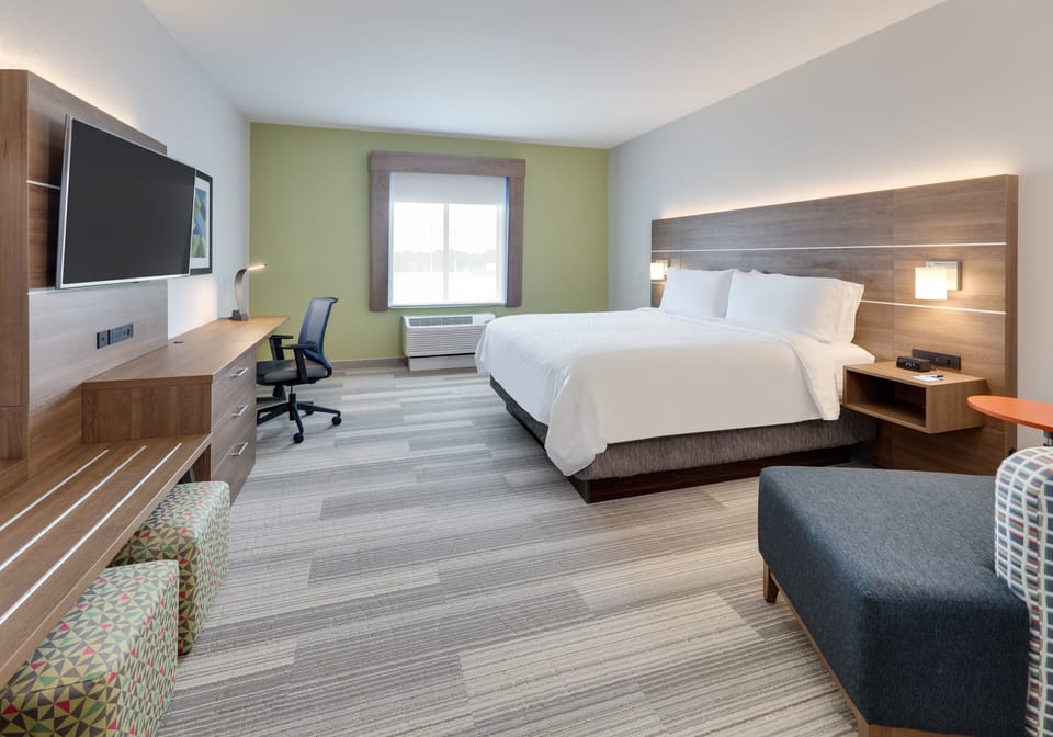 In-room safe, desk, laptop workspace, free WiFi