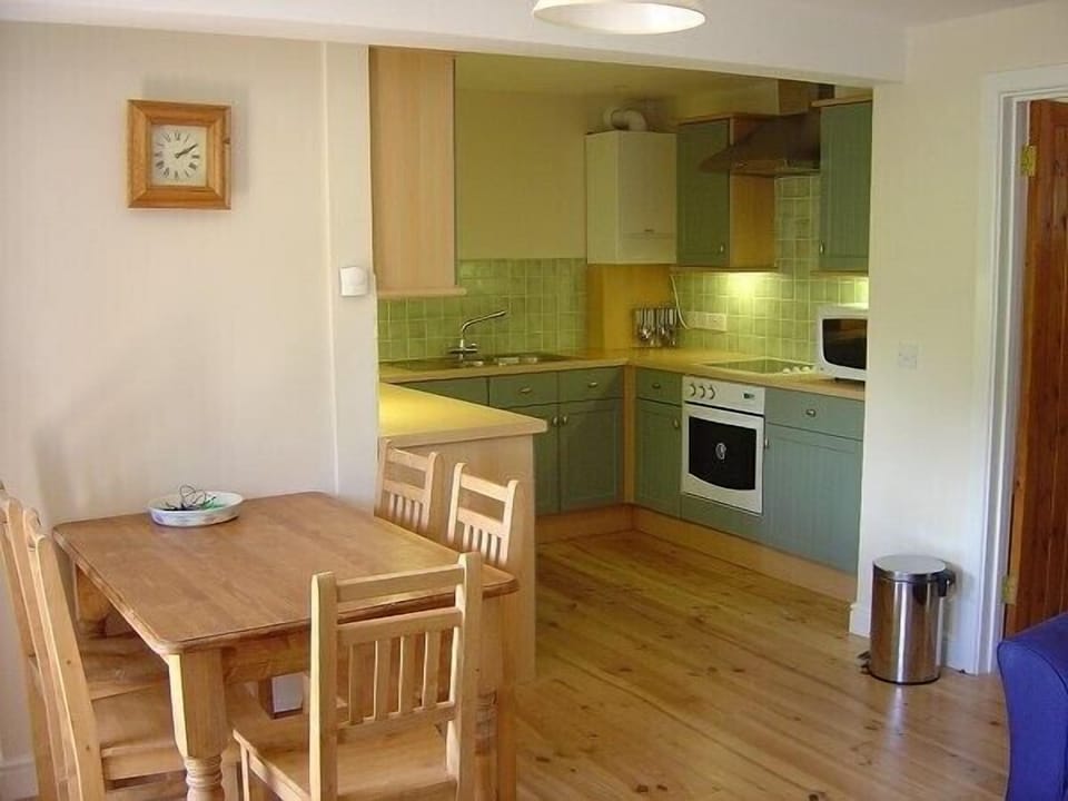 Iris Cottage - kitchen