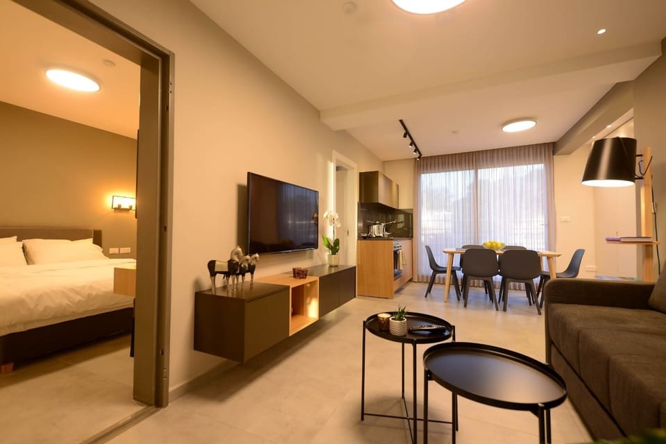Luxury Penthouse, Sea View | Living area | 65-inch Smart TV with premium channels, TV, Netflix