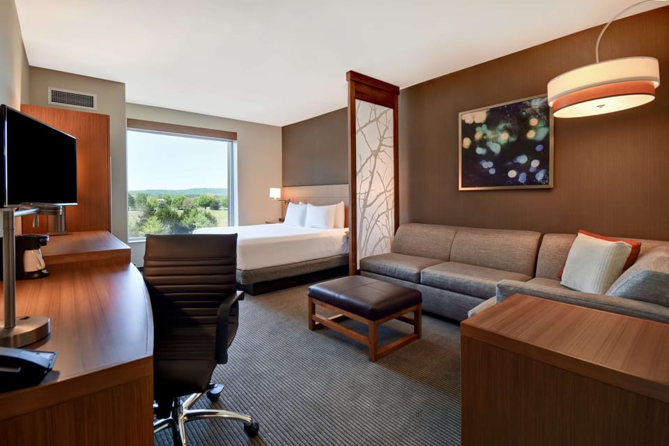 Desk, blackout drapes, iron/ironing board, free WiFi