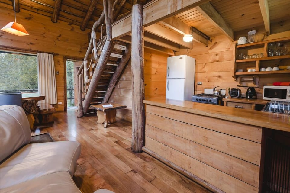 Cabin (6 People) | Private kitchen | Full-size fridge, microwave, oven, stovetop