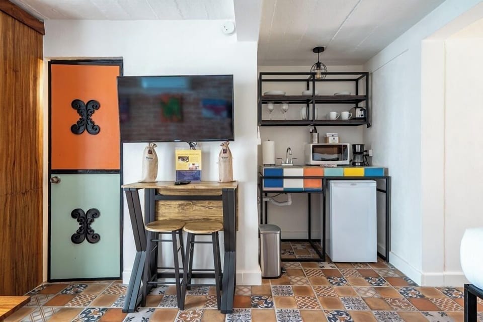 Deluxe Studio Suite, 1 King Bed, Balcony, Courtyard View | Private kitchen | Fridge, microwave, coffee/tea maker, electric kettle