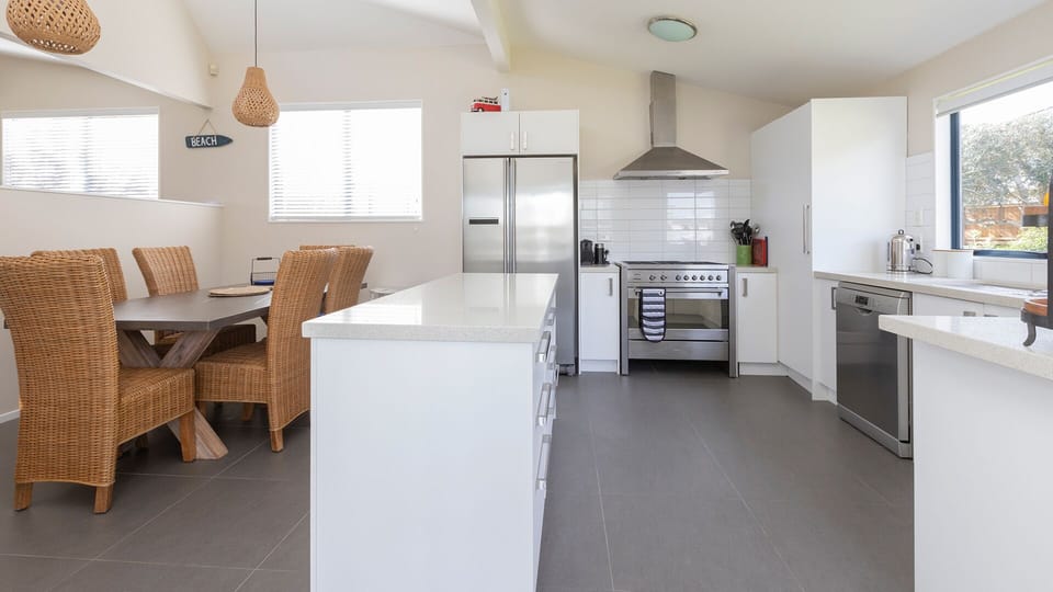 kitchen/dining area