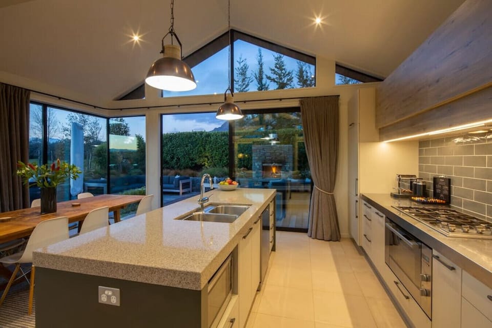 Modern, open plan, fully-equipped kitchen including a coffee machine