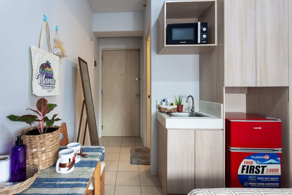 Basic Studio, City View | Premium bedding, desk, laptop workspace, blackout drapes
