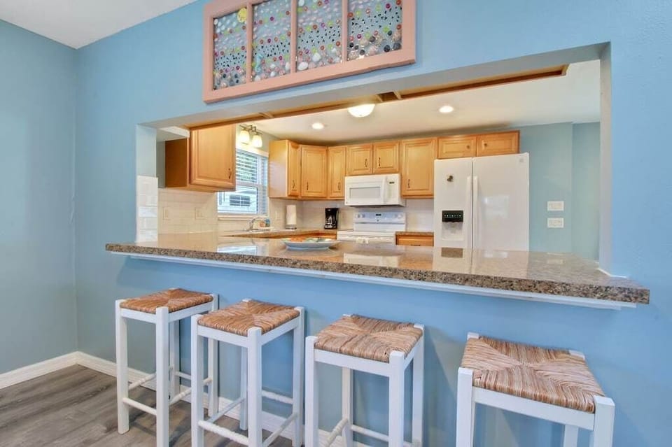 Counter / kitchen bar seats 4