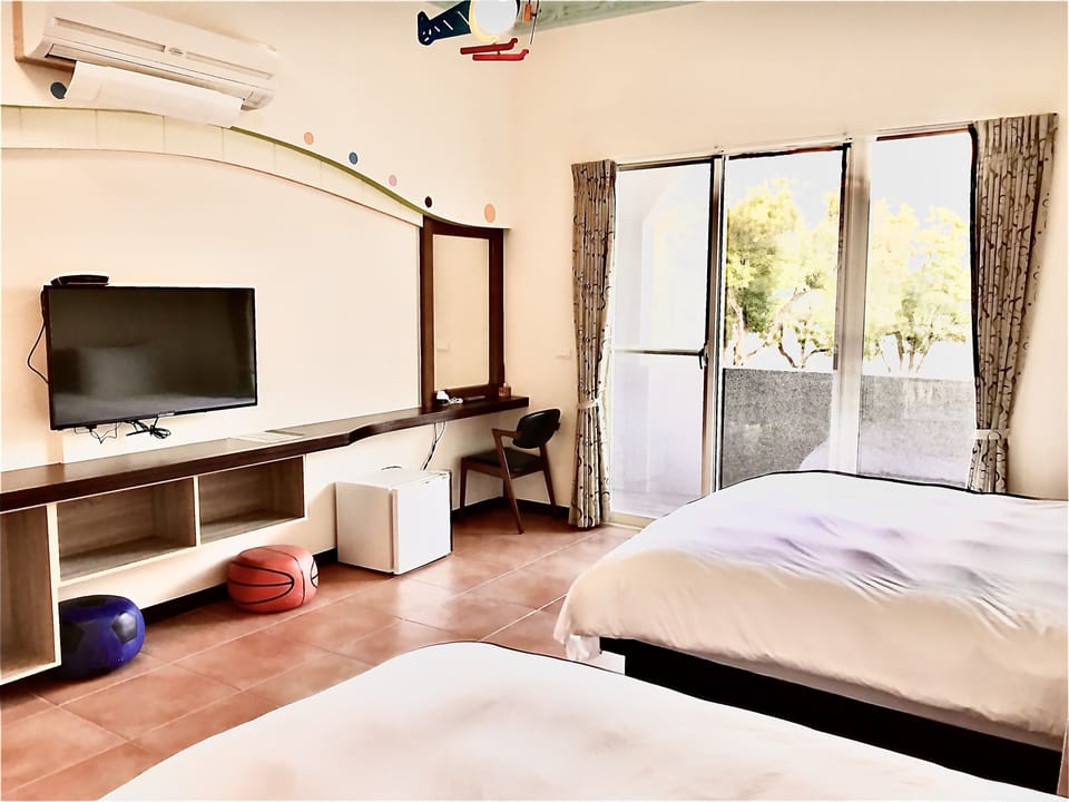 Quadruple Room (B03) | Down comforters, blackout drapes, rollaway beds, free WiFi