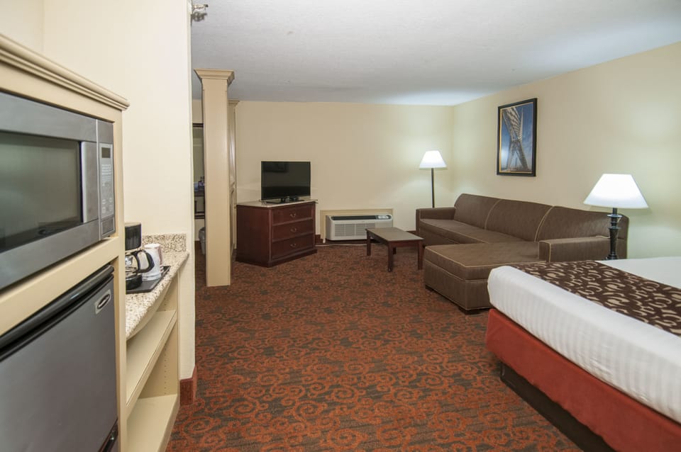 1 bedroom, premium bedding, pillowtop beds, desk