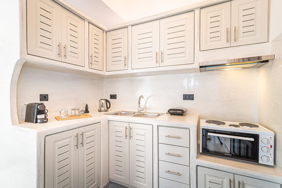 Deluxe Loft | Private kitchen | Full-size fridge, stovetop, espresso maker, coffee/tea maker