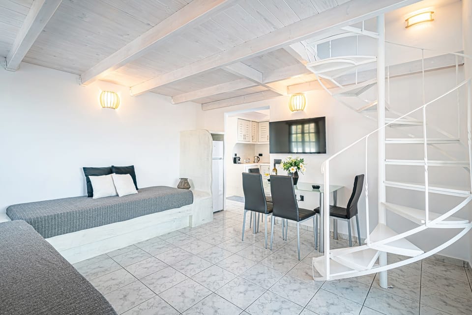 Deluxe Loft | Living area | Smart TV