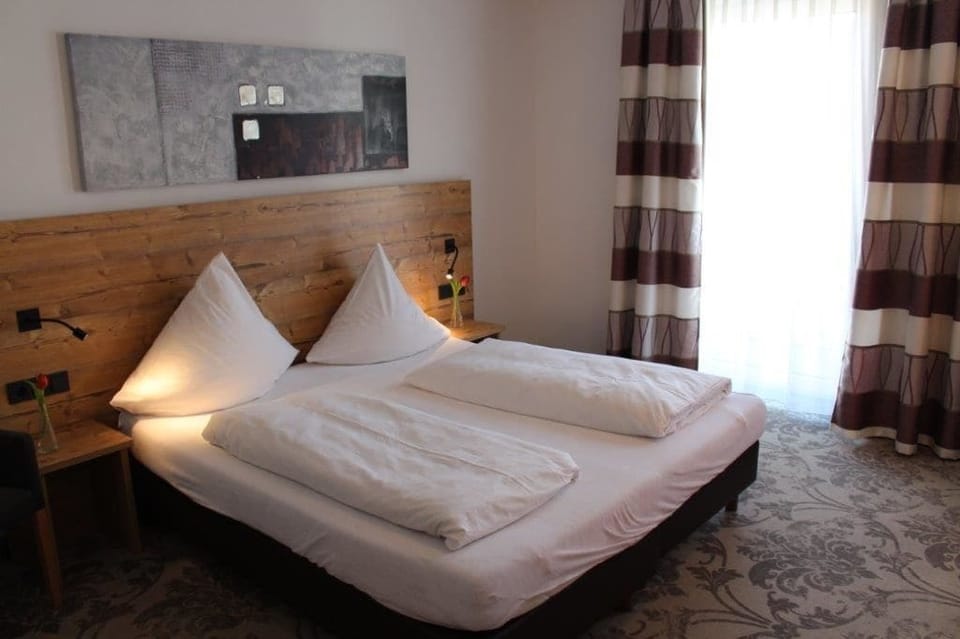 Junior Suite, Balcony | Desk, free WiFi, bed sheets