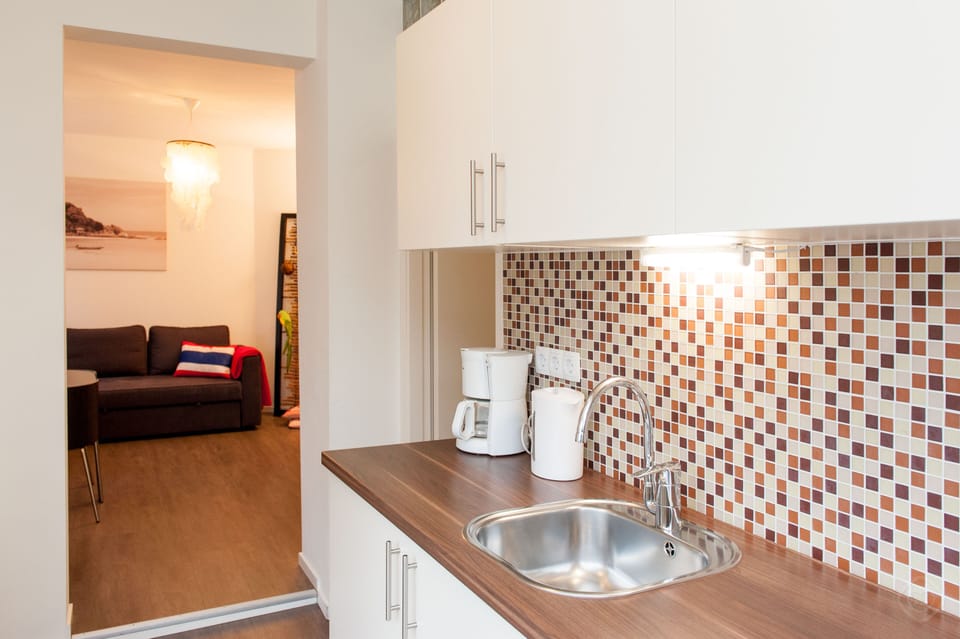 City Apartment | Private kitchen | Fridge, oven, stovetop, coffee/tea maker