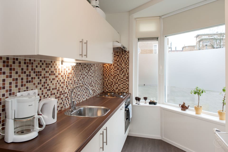 City Apartment | Private kitchen | Fridge, oven, stovetop, coffee/tea maker