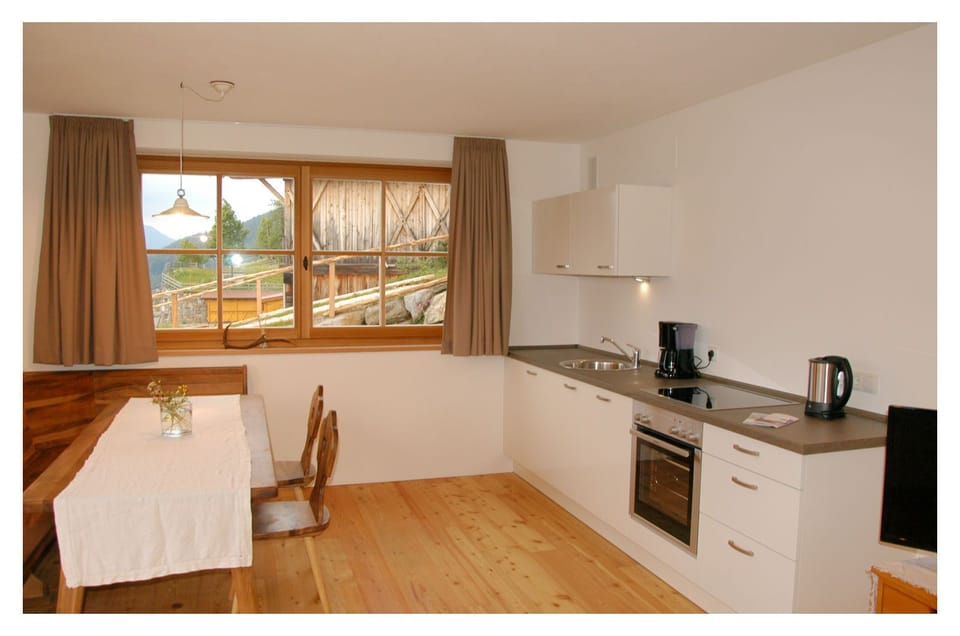Apartment, 2 Bedrooms | Private kitchen | Full-size fridge, oven, stovetop, dishwasher