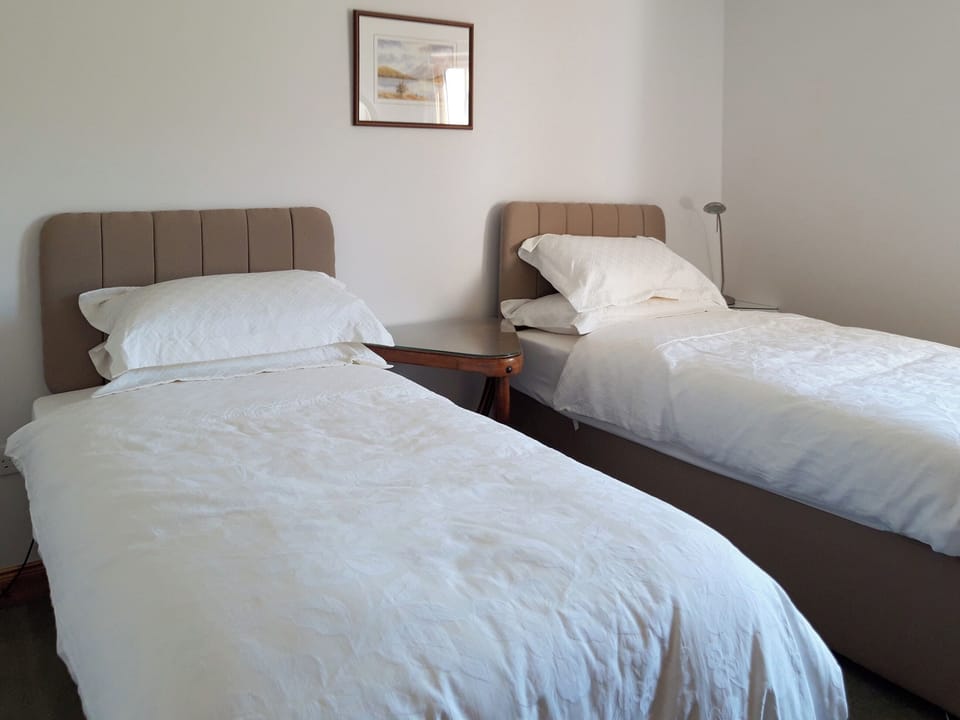 Ground floor twin bedroom | Lismore Cottage, North Ballachulish, near Glencoe