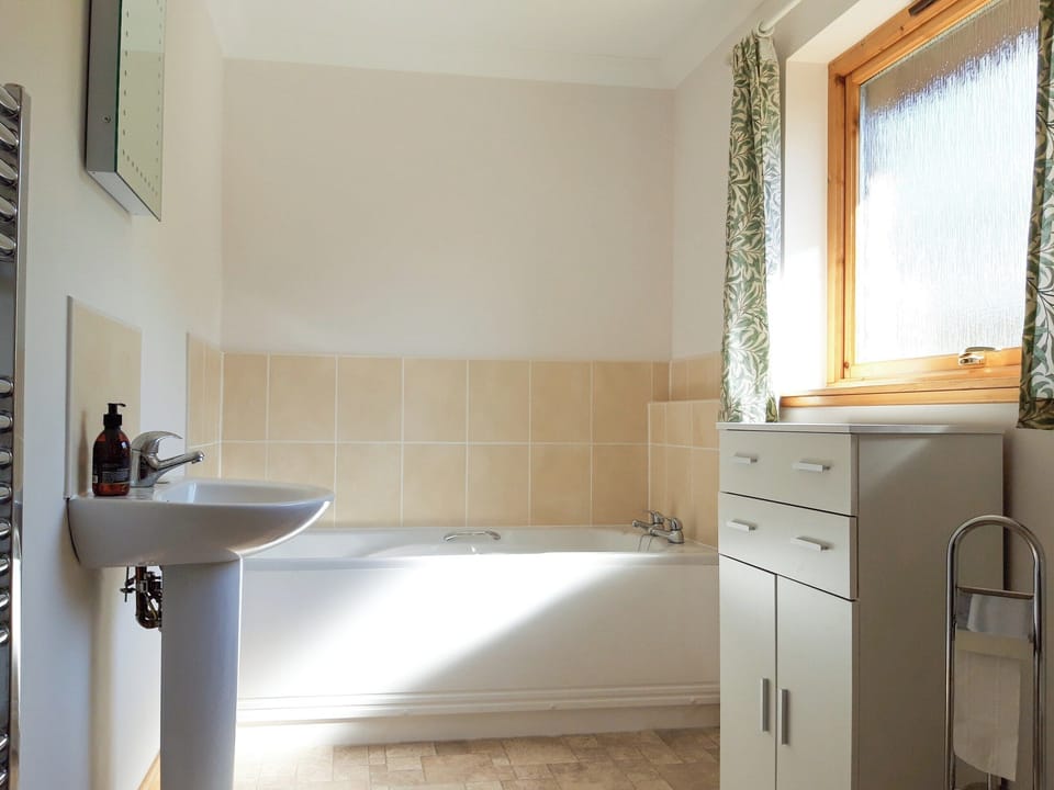 First floor bathroom | Lismore Cottage, North Ballachulish, near Glencoe