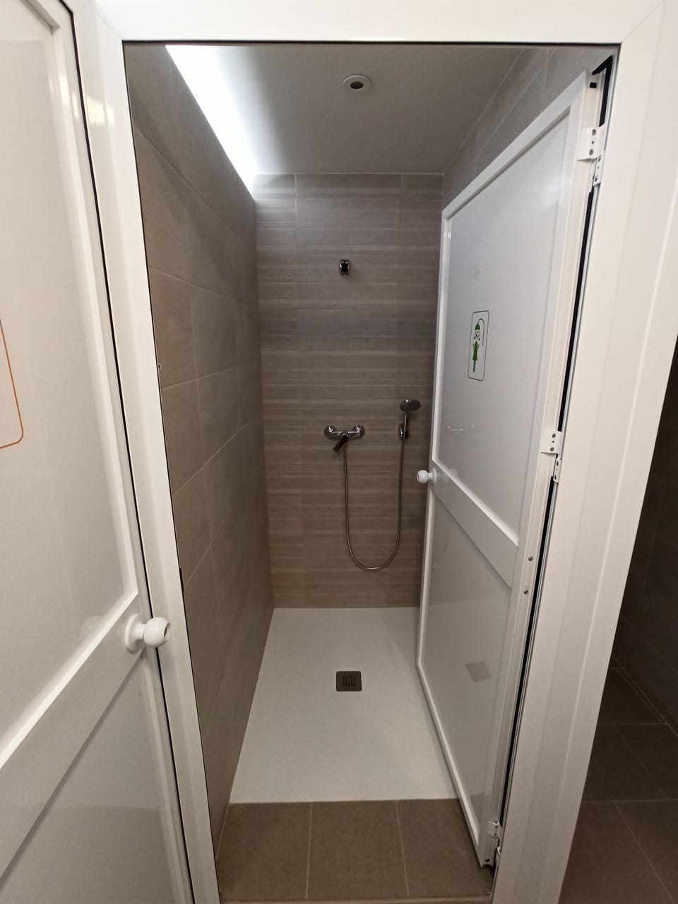 Shower, soap, shampoo, toilet paper