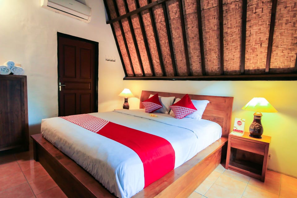 Deluxe Double Room | Desk, WiFi (free), bed sheets
