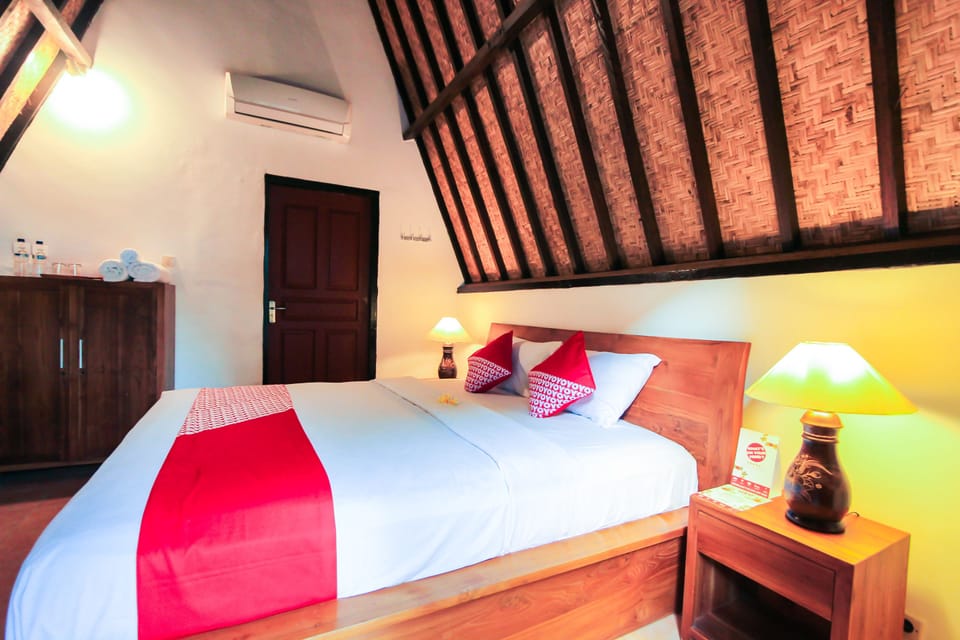 Deluxe Double Room | Desk, WiFi (free), bed sheets