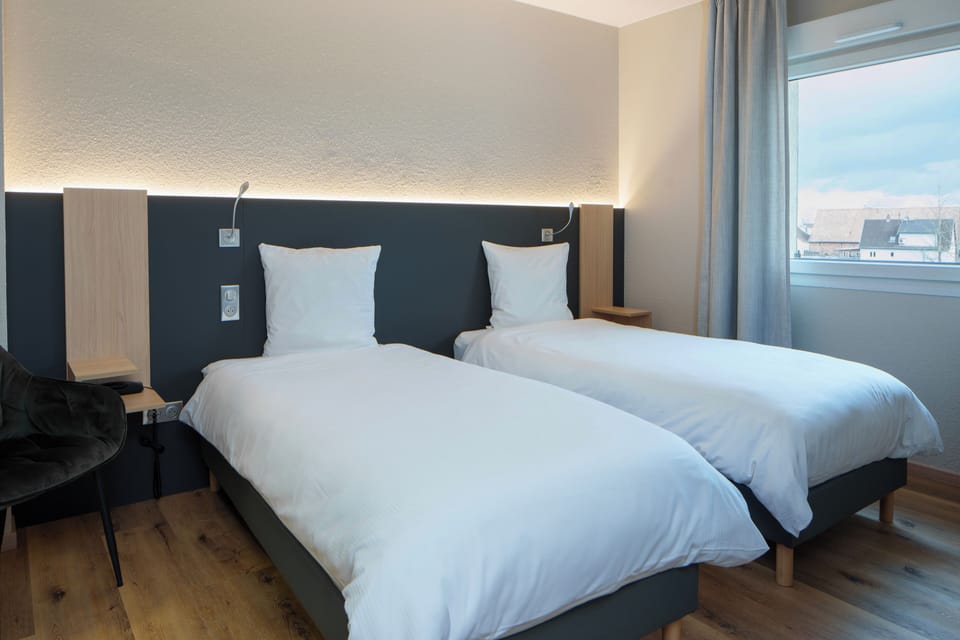 Standard Twin Room | Desk, free WiFi, bed sheets