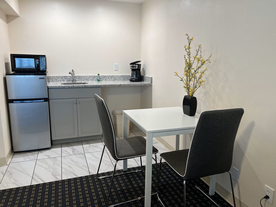 Efficiency | Iron/ironing board, free WiFi, bed sheets