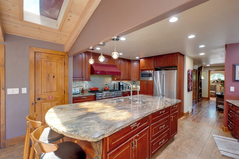 Kitchen | Main Level