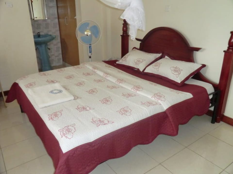 Double Room | Premium bedding, desk, blackout drapes, free WiFi