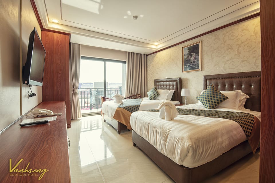 Classic Twin Room | In-room safe, laptop workspace, blackout drapes, WiFi (free)