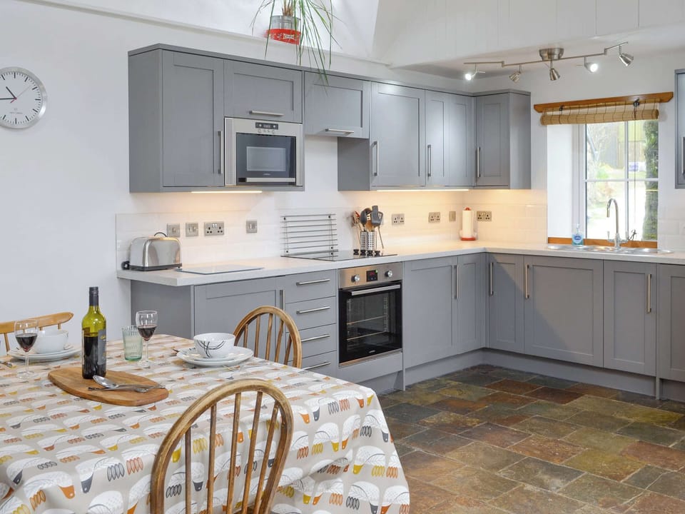 Fully appointed kitchen with dining area | The Old Dye House, Hallin