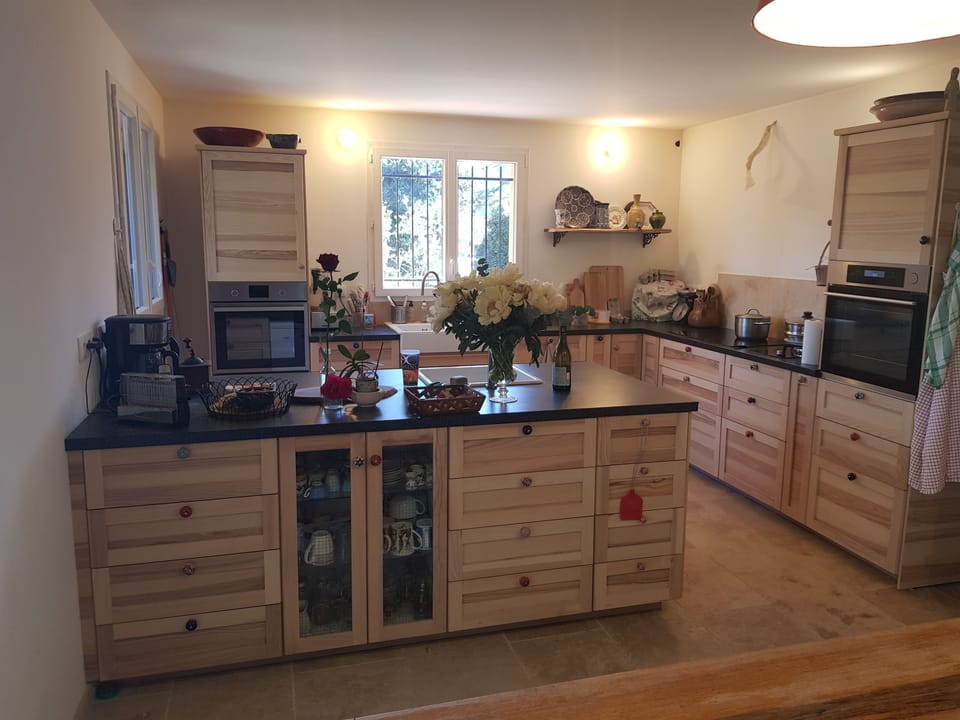 Family Suite, Balcony | Shared kitchen | Fridge, microwave, electric kettle, cookware/dishes/utensils