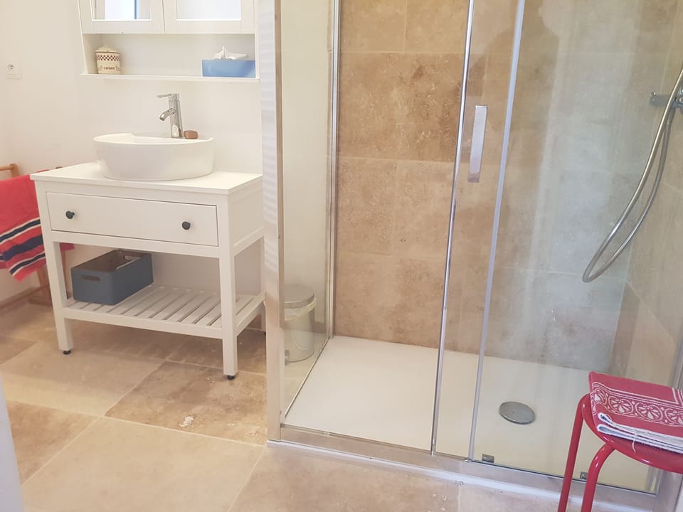 Family Suite, Balcony | Bathroom | Shower, hair dryer, towels, soap