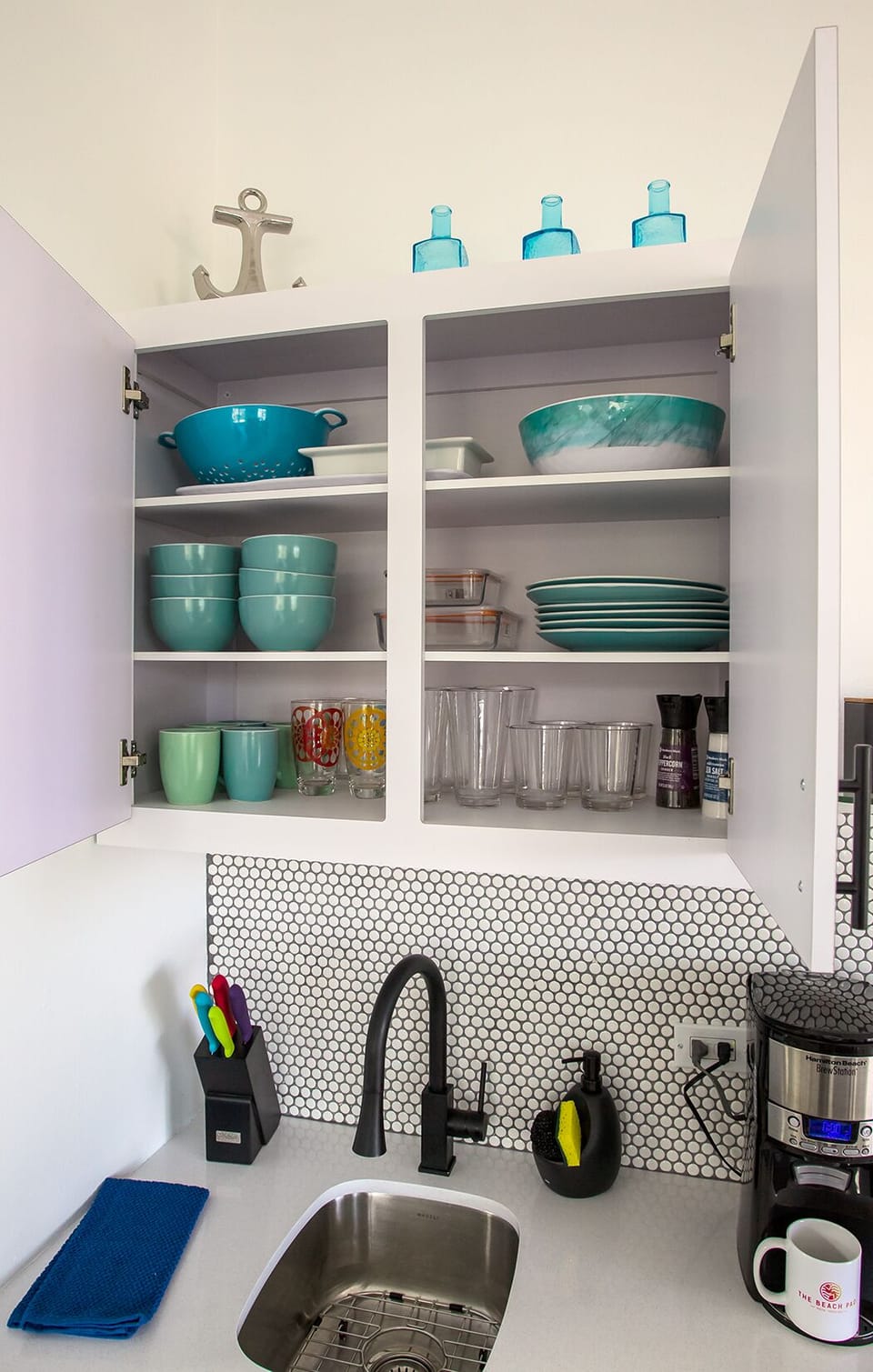 Sink area and cabinets