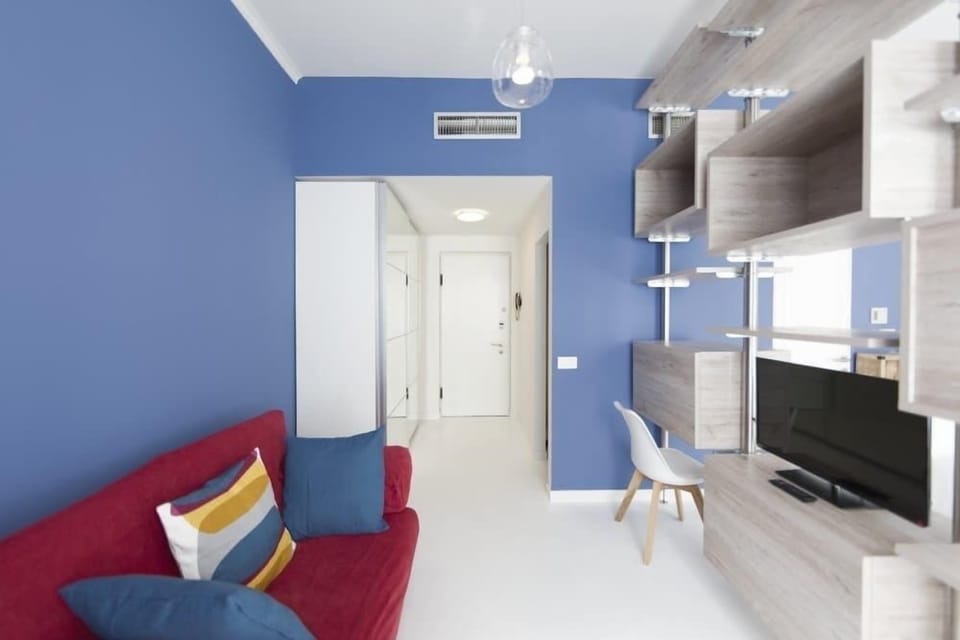 Studio | Living area | Flat-screen TV