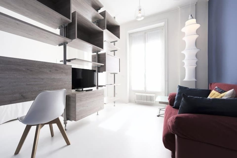 Studio | Living area | Flat-screen TV
