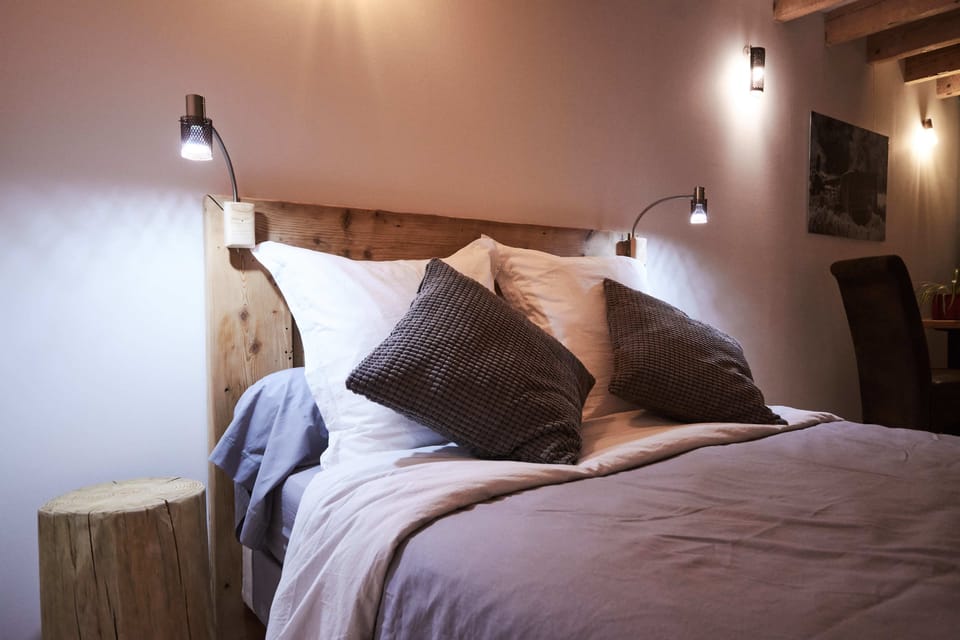 Room | Premium bedding, minibar, individually decorated, individually furnished