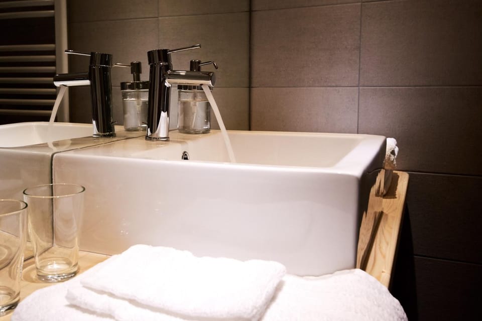 Room | Bathroom | Shower, hair dryer, towels, soap