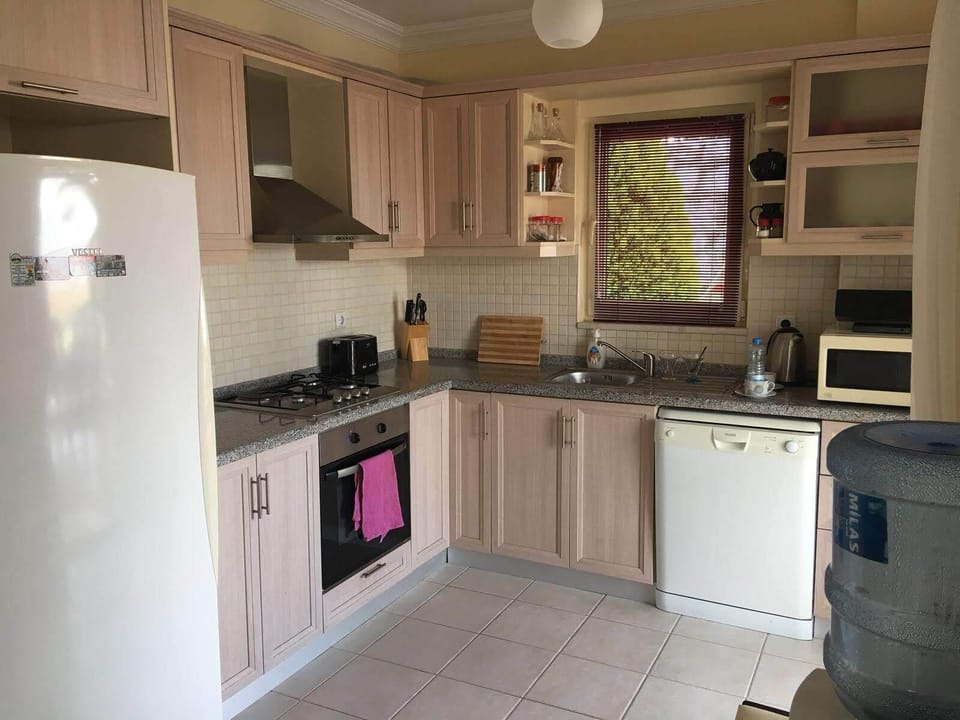 Main fitted kitchen