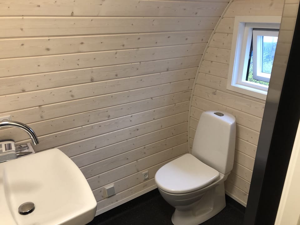 Family Cabin | Bathroom | Shower, towels, soap, toilet paper